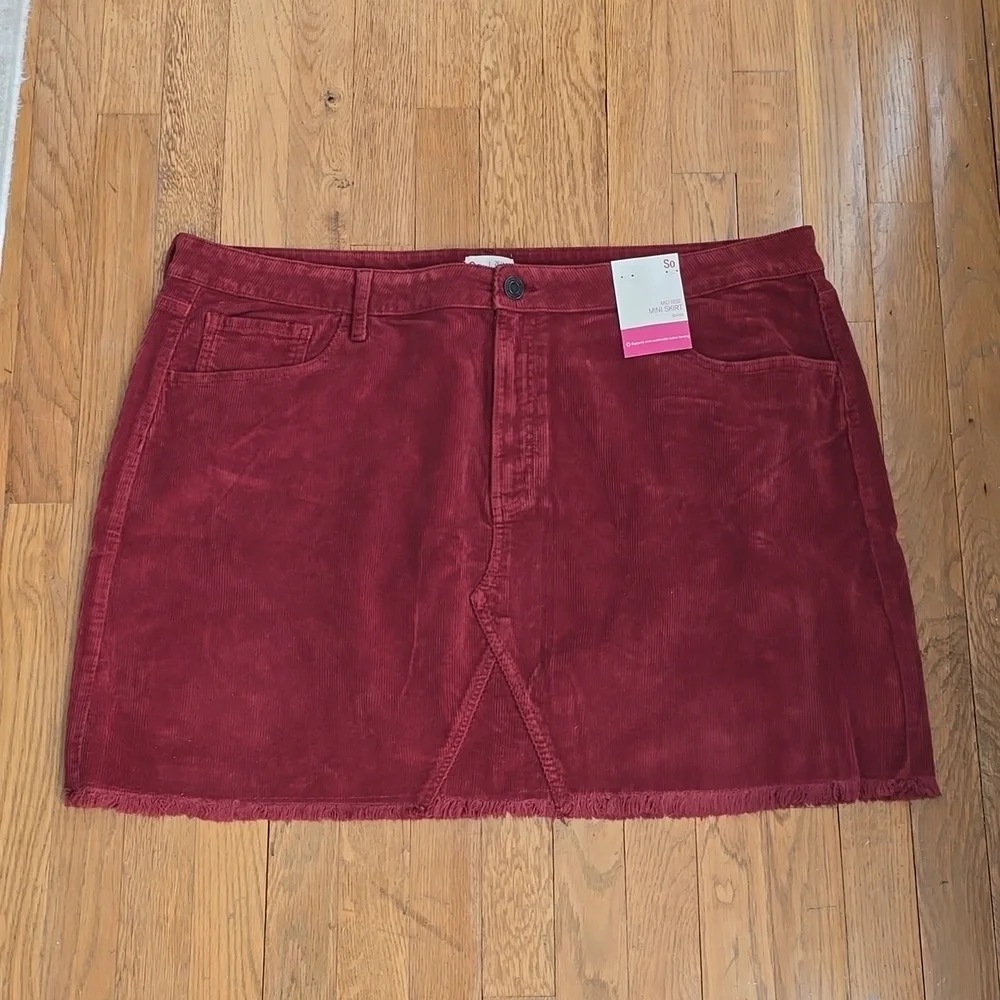 SO BRAND WOMENS JUNIOR PLUS SIZE BURGUNDY CORDUROY MINI SKIRT SIZE 26/44W